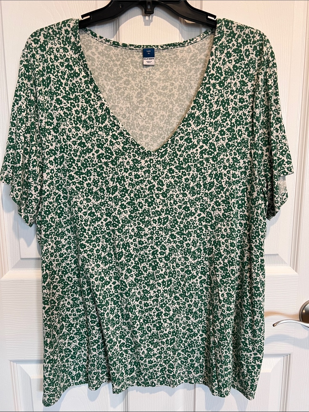 Old Navy Green and White Floral V-Neck Short Sleeve Tee